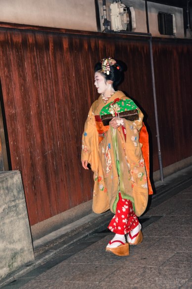 Maiko on her way| December, 2015